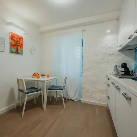 Foja House - 公寓 希贝尼克